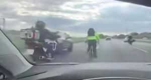 Il pédale sur l'autoroute au milieu des voitures sur plusieurs kilomètres : le cycliste confie avoir été "distrait"