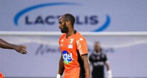 Rouen-Laval : la belle frappe de Cyril Mandouki pour ouvrir le score lors du barrage aller
