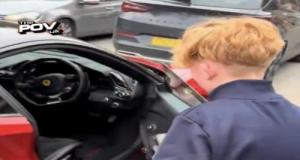 Il photographie une Ferrari… et finit à son volant : la surprise inattendue d’un jeune garçon