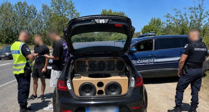  - Il transforme sa voiture en discothèque ambulante : la gendarmerie l'arrête et lui inflige une amende salée