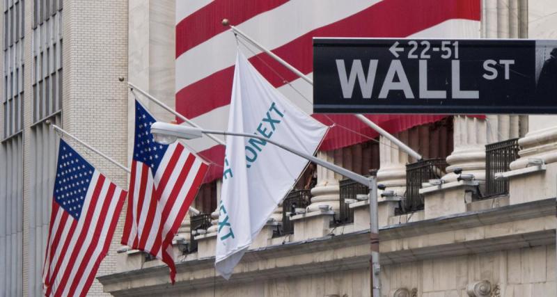 Une voiture explose à Wall Street et déclenche une immense boule de feu en plein Manhattan