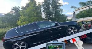 Il dépasse la limite de 65 km/h : permis confisqué, voiture saisie, le retour à pied assuré