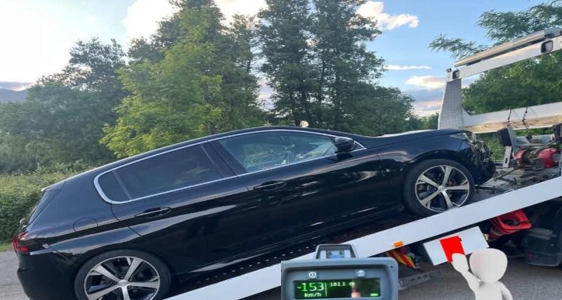 Il dépasse la limite de 65 km/h : permis confisqué, voiture saisie, le retour à pied assuré