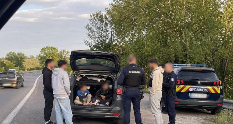  - "Faute de place", des enfants transportés dans le coffre, le conducteur arrêté par les gendarmes