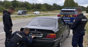 Le conducteur active sa plaque rotative face aux gendarmes : une erreur fatale qui lui coûte très cher