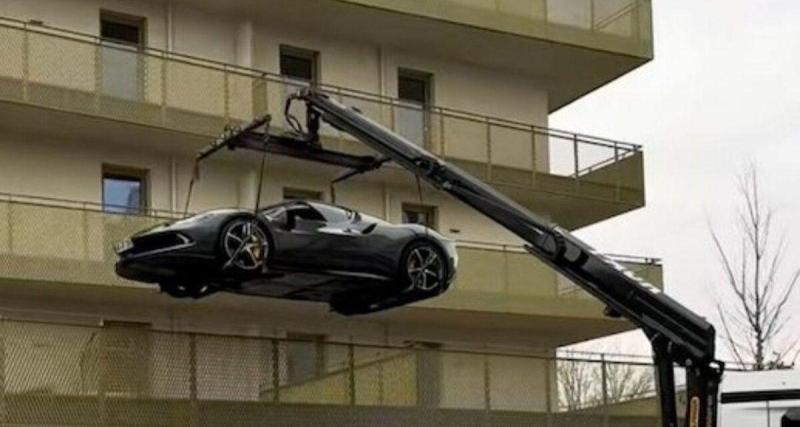  - Insolite : faute de parking, il hisse sa Ferrari à 300 000 € sur son balcon avec une grue… la suite est incroyable (vidéo)