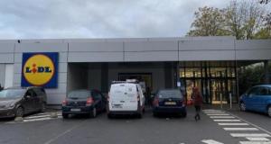 Il laisse sa voiture tout le week-end sur le parking de Lidl… et découvre une facture de 500 € au moment de repartir