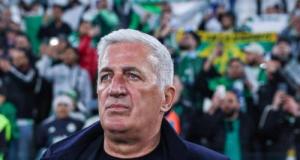 Algérie : les supporters algériens traquent les arrivées des joueurs pour découvrir la liste de Petkovic
