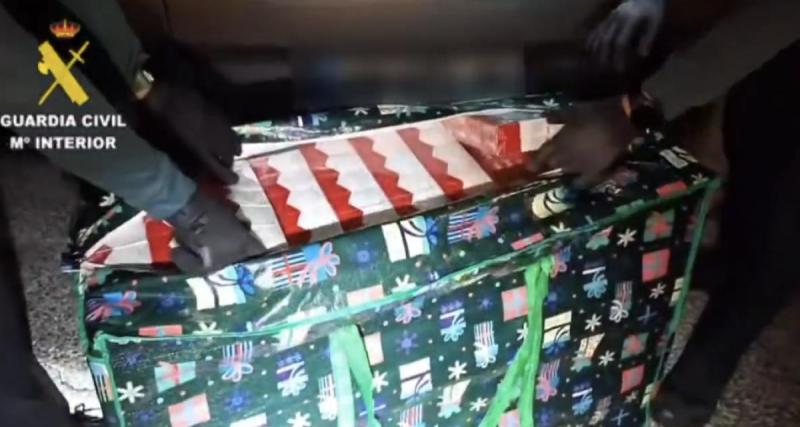 Avec plus de 9400 paquets de tabac dissimulés dans son véhicule, cet homme voulait passer la frontière