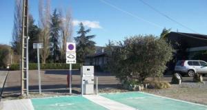 Dans ce village, une borne de recharge gratuite change le quotidien des habitants