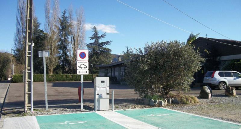 Dans ce village, une borne de recharge gratuite change le quotidien des habitants