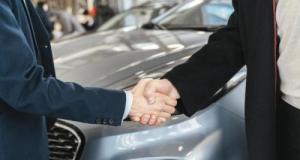 Il vend une voiture qui n’est pas la sienne, encaisse l’argent mais ne remet jamais la voiture