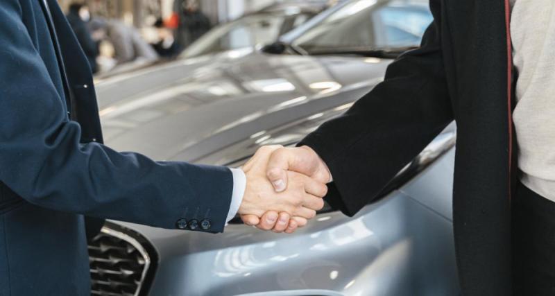 Il vend une voiture qui n’est pas la sienne, encaisse l’argent mais ne remet jamais la voiture