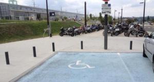 Amputée des quatre membres, elle doit payer une amende pour s’être garée sur une place handicapée