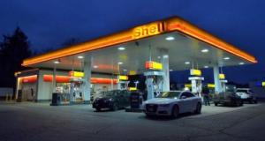 Le prix du pétrole chute, la bonne nouvelle à la pompe