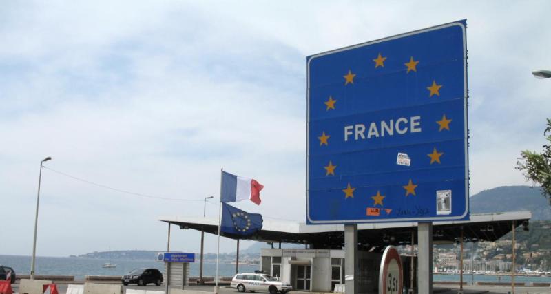 Pourchassé par les douaniers, le pilote d’un go-fast abandonne sa voiture : près de 800 kg de drogue saisis