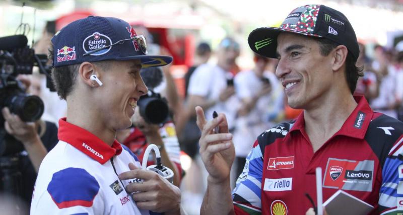 Ducati : le moment plein de rigolade entre Marc Márquez et Diogo Moreira, qui se fait tacler par le champion du monde avec le sourire