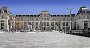 Complètement nu devant la gare de Toulouse, il arrête une voiture de police et provoque les agents