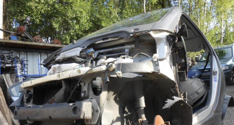 En plein après-midi, des voleurs désossent la voiture d’un maire alors qu’il se trouve dans sa maison