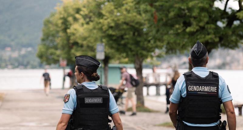 Convoqué pour un délit routier, il tente d’effacer les preuves sous les yeux des gendarmes