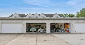 Cette maison est en vente... avec 41 voitures dans son garage !