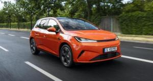 BYD Dolphin G : tous les détails sur la citadine hybride rechargeable aux 100 km d’autonomie