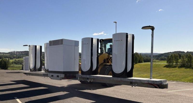 Tesla a conçu des stations de charge pliantes clé-en-main pour une installation plus rapide… et ça démarre en Europe !
