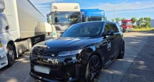 Ils traversent la France à 200 km/h en supercar pour rallier Monaco : les gendarmes offrent un arrêt imprévu à ces 4 conducteurs britanniques ‎