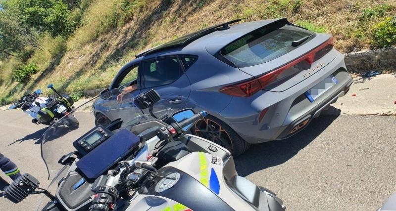  - Au volant d’une sportive, il était trop pressé pour rentrer : il perd tout et termine son trajet à pied