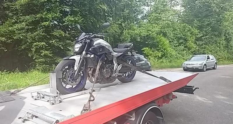 Un motard de 21 ans téléphone au guidon, fait une roue arrière sous le nez des gendarmes et perd son permis cash