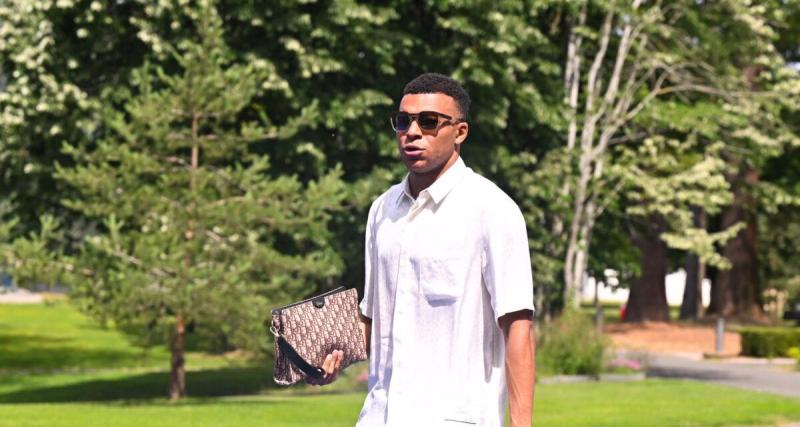  - Equipe de France : perruque, lunettes, extravagance… le défilé de mode hilarant de Kylian Mbappé
