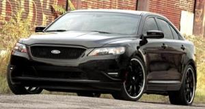 Flashé à plus de 200 km/h, une Ford déguisée en voiture de police stoppée par les forces de l’ordre