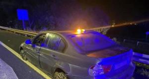 Deux pneus explosés, 4x la limite légale : il roule quand même 8 km avant d'être intercepté