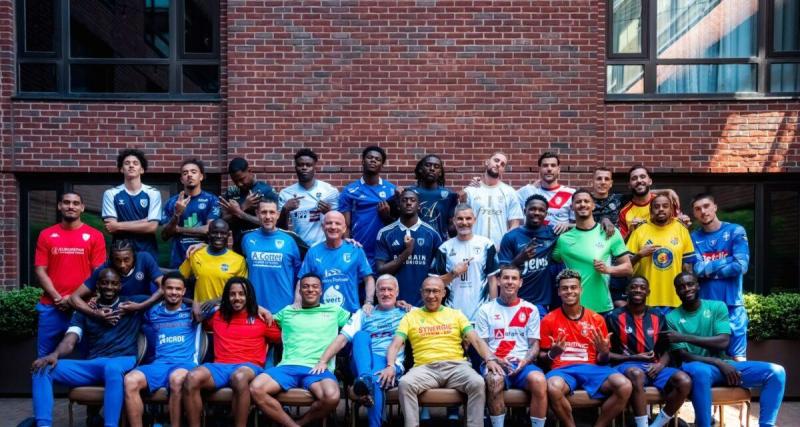  - Équipe de France : la traditionnelle photo des Bleus avec le maillot de leurs débuts