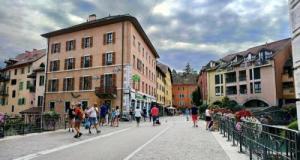Voiture volée à Naples interceptée à Annecy : une opération transfrontalière rapide et efficace