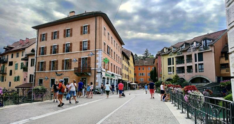 Voiture volée à Naples interceptée à Annecy : une opération transfrontalière rapide et efficace