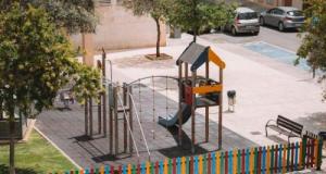 Une conductrice de 63 ans perd le contrôle, défonce la clôture d'une crèche et termine sa course dans la cour de récréation