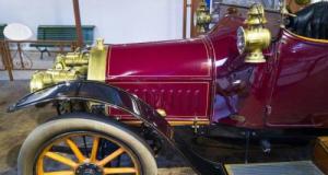 Il roule encore avec la voiture de son grand-père de 1903 qui a révolutionné l’automobile moderne !