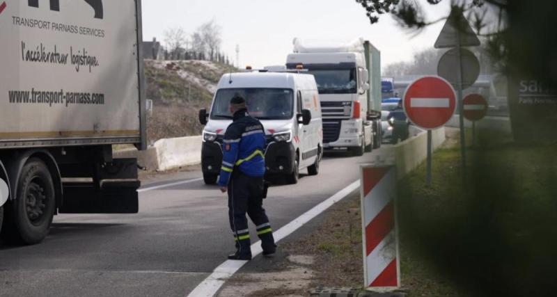 Il vole une voiture sans savoir conduire et roule 40 km… en première pendant trois heures