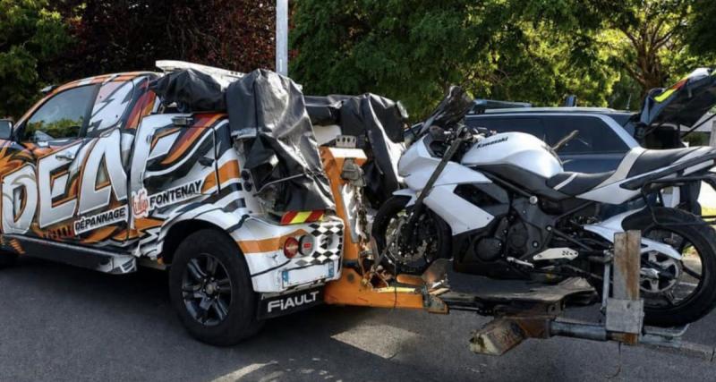  - Flashé à pleine vitesse sur une route limitée à seulement 80 km/h : un motard perd son permis et sa moto