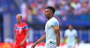 France - Norvège : quand Mbappé envoie l'arbitre donner son brassard à Tchouaméni