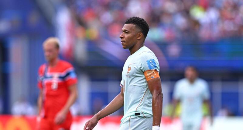  - France - Norvège : quand Mbappé envoie l'arbitre donner son brassard à Tchouaméni