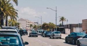 Baby-sitter sans permis ni assurance : elle laisse deux enfants de 3 et 5 ans seuls en pleine canicule dans une voiture sur un parking pendant qu'elle fait ses courses