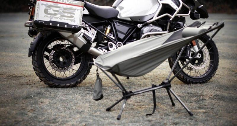  - Cette chaise pliante pour motards, une révolution pour les voyages à moto ?