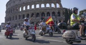 25 000 Vespa réunis à Rome, pour un rassemblement légendaire