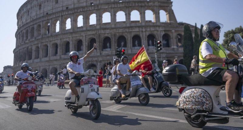  - 25 000 Vespa réunis à Rome, pour un rassemblement légendaire