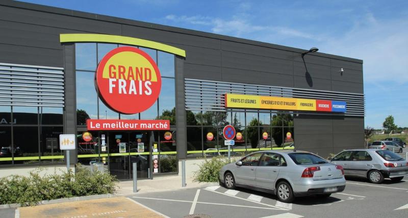  - Elle confond les pédales de sa voiture et termine dans la vitrine d’un Grand Frais