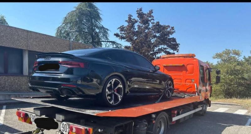 Elle dépasse les 200 km/h sur l'autoroute avec son enfant de 4 ans : permis retiré, voiture en fourrière