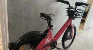 Un ado de 15 ans roule sur un vélo volé en plein centre-ville… et tombe sur une patrouille de police
