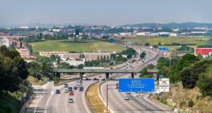 Pneu dégonflé, pancarte "FIRE", station service : les trois pièges que les voleurs tendent aux vacanciers sur l'AP 7